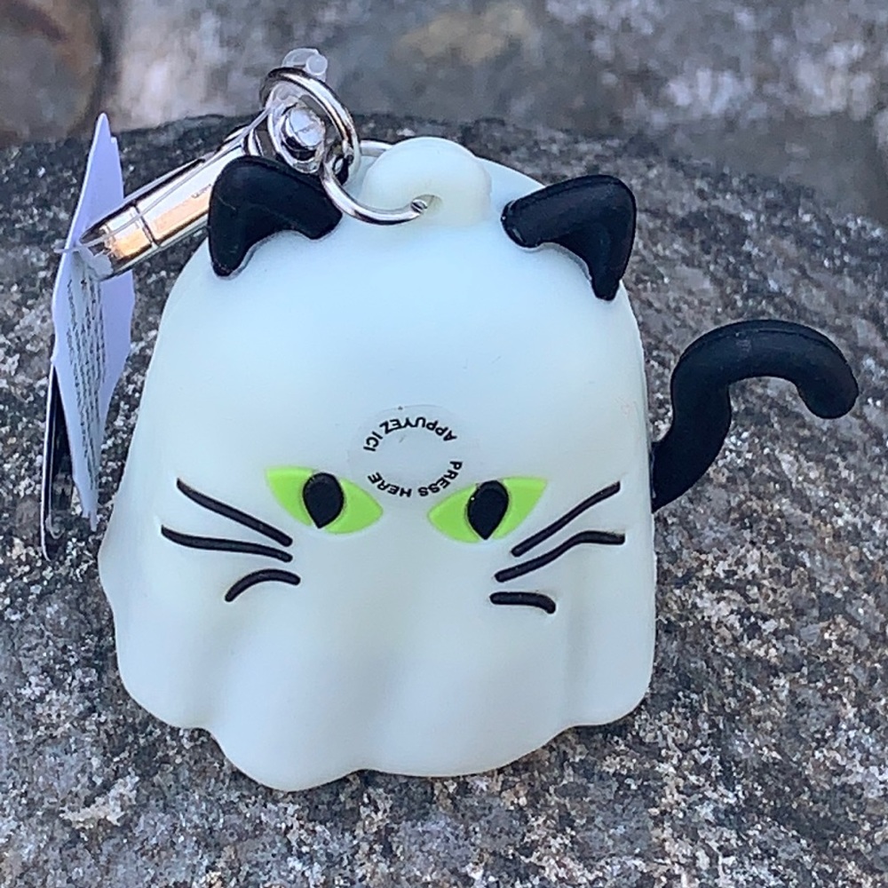 Bath  & Body Works Ghostly Kitty 🐱 Speaks glows